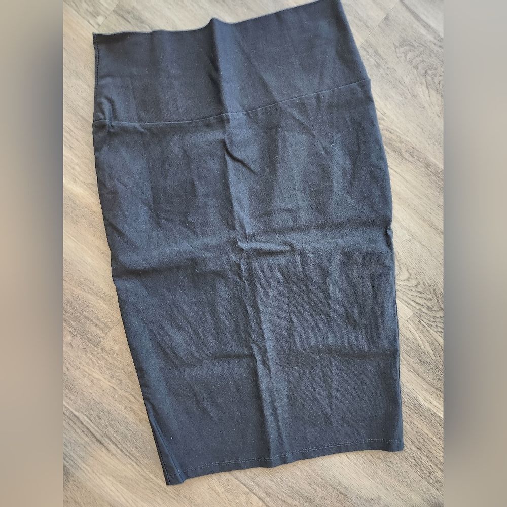 Black Vintage 1990s Stretchy Midi Pencil Skirt for Work Slit In Back Made In Usa